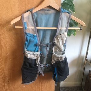 Ultimate Direction Scott Jurek 3.0 Ultra Running Vest - mens medium